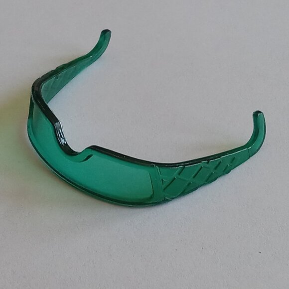 ๐ฏ 10 for $12 / Miniature Green Plastic Sunglasses - Picture 5 of 10